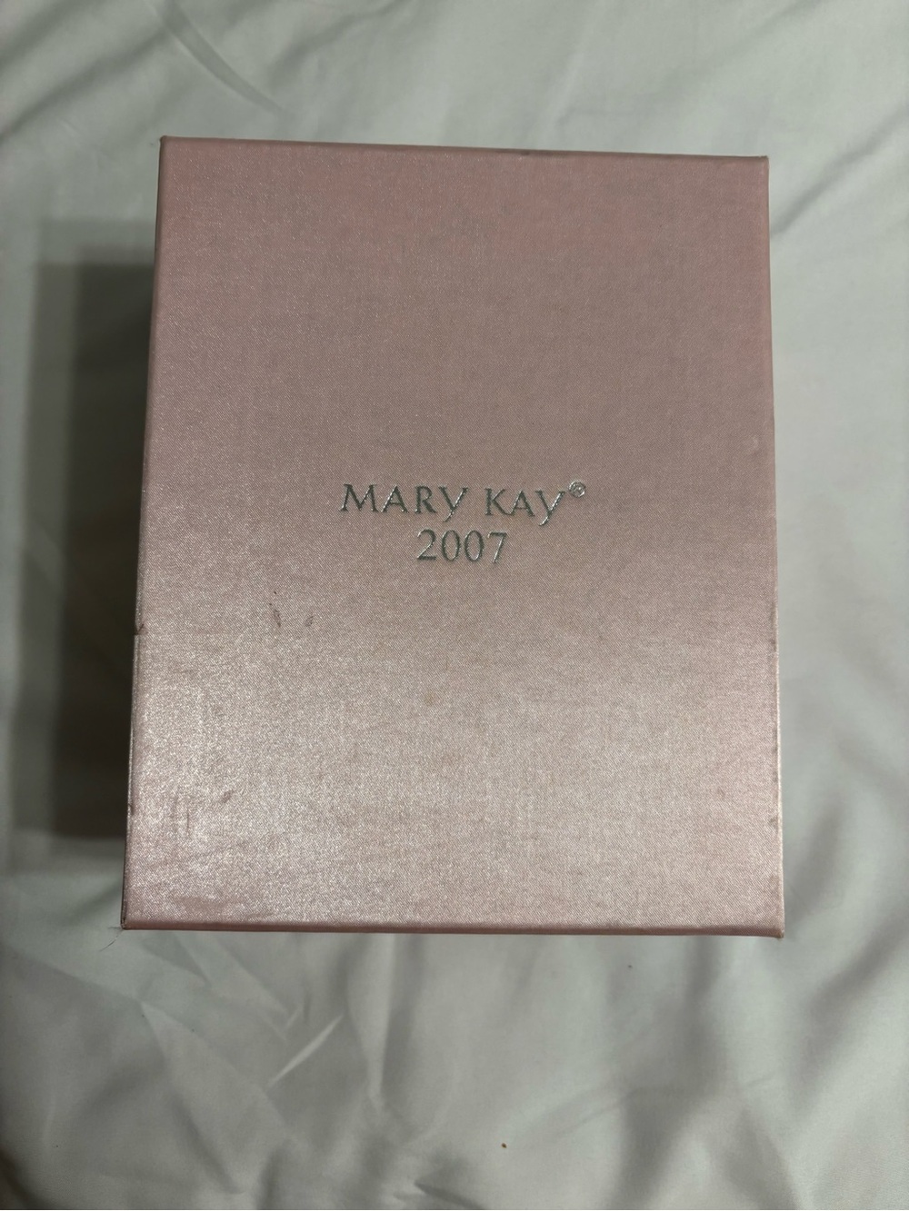 Mary Kay 2007 Pink Heart Ornament w Stand & Box Retired Collectible - Picture 2 of 3